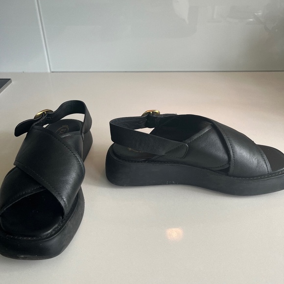 Tod’s black sandals - Picture 1 of 3